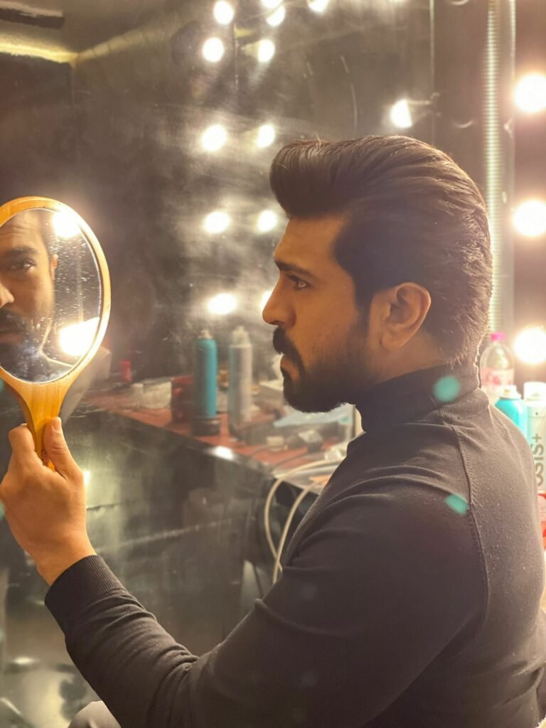 Ram Charan : మేకోవర్ లో మెగాస్టార్ ను మించిన మెగా పవర్ స్టార్ Ram Charan : latest-trending-candid-pics-at-shooting-spot