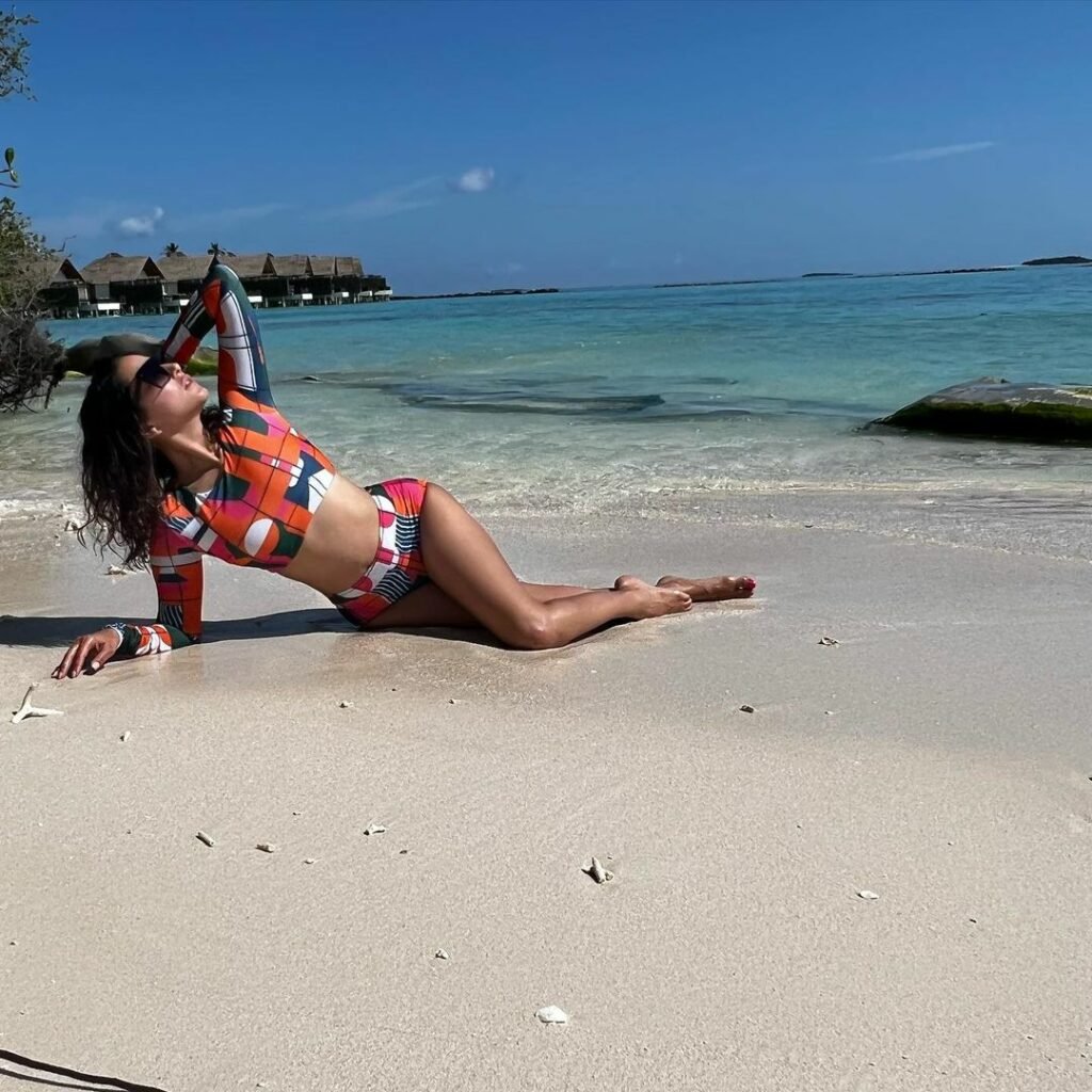 Sunny Leone : ఆ భంగిమలతో ఎం చేద్దామని...ఈ అందాల దాడి ఆగదా sunny-leone-trending-maldivis-photo-shoot-in-instagram