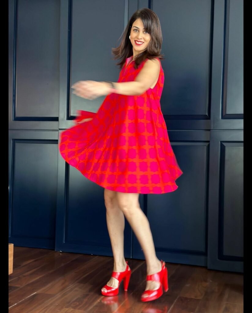 Genelia D'Souza : పొట్టి గౌనులో బొమ్మరిల్లు పిల్ల.. థైస్ చూపిస్తూ రెచ్చిపోతోంది ఇలా genelia-dsouza-stylish-looks-trending-on-social-media