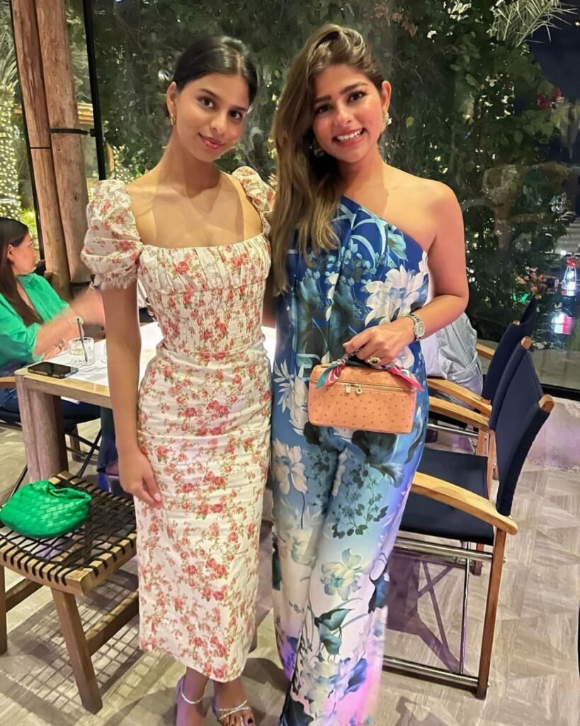 Suhana Khan : దుబాయిలో షారుక్ కూతురు ఏం చేస్తోంది? suhana-khan-chiling-with-lady-gang-at-dubai