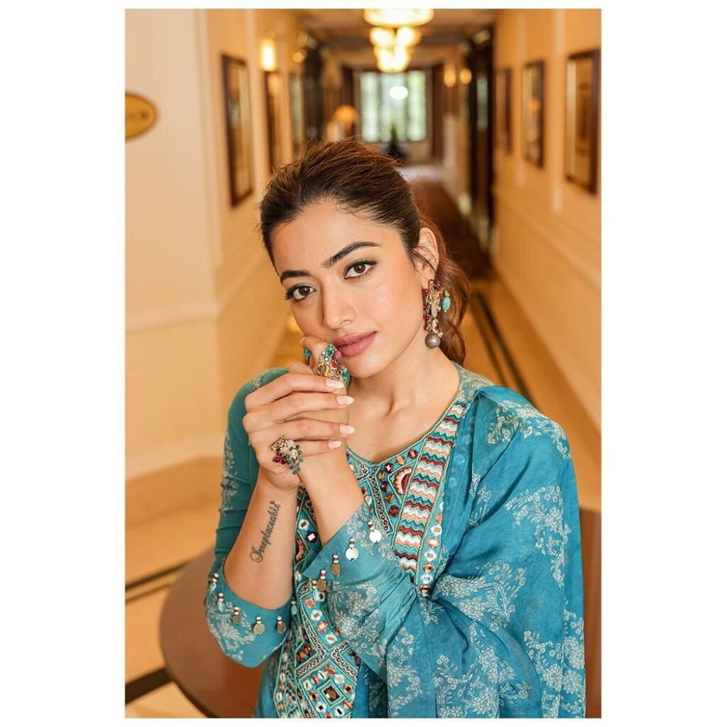 Rashmika Mandanna : బాలీవుడ్ కు గుడ్బై చెబుతున్న శ్రీవల్లి..ఎందుకో తెలుసా? 3 rashmika-mandanna-latest-trendy-looks-with-corset-top