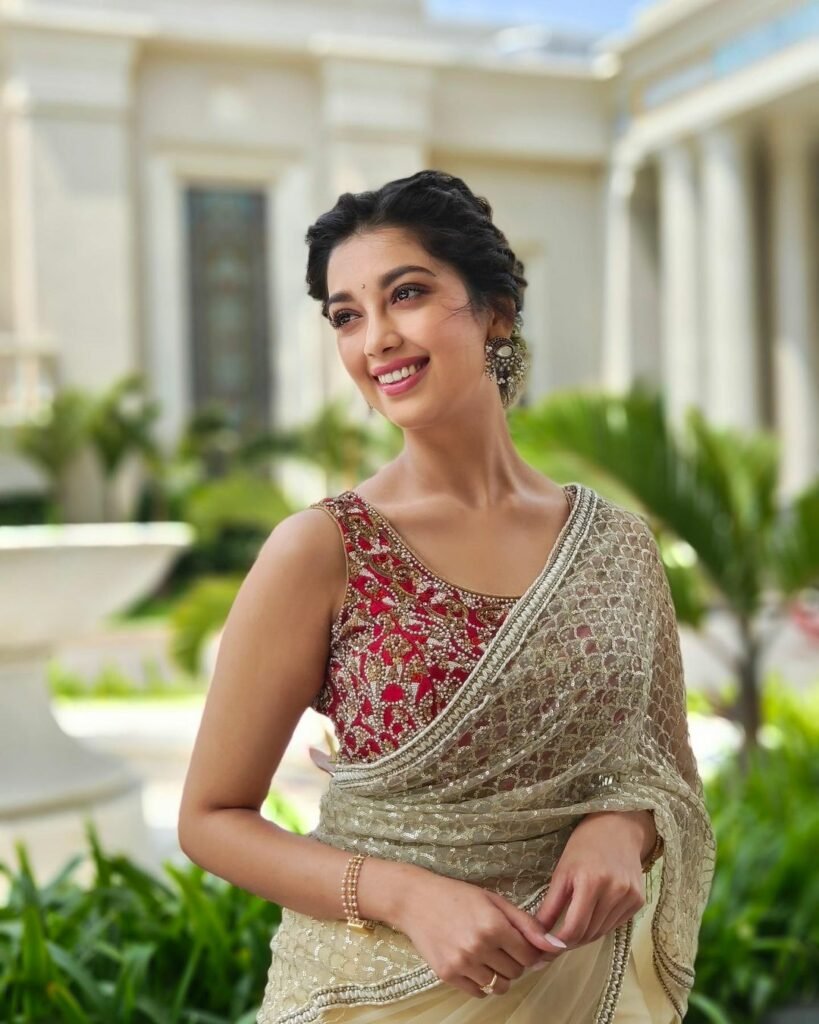 Digangana Suryavanshi : తెల్ల చీర...మల్లెపూలు...కథ ఏమిటో? digangana-suryavanshi-latest-trending-glamours-white-saree-photos