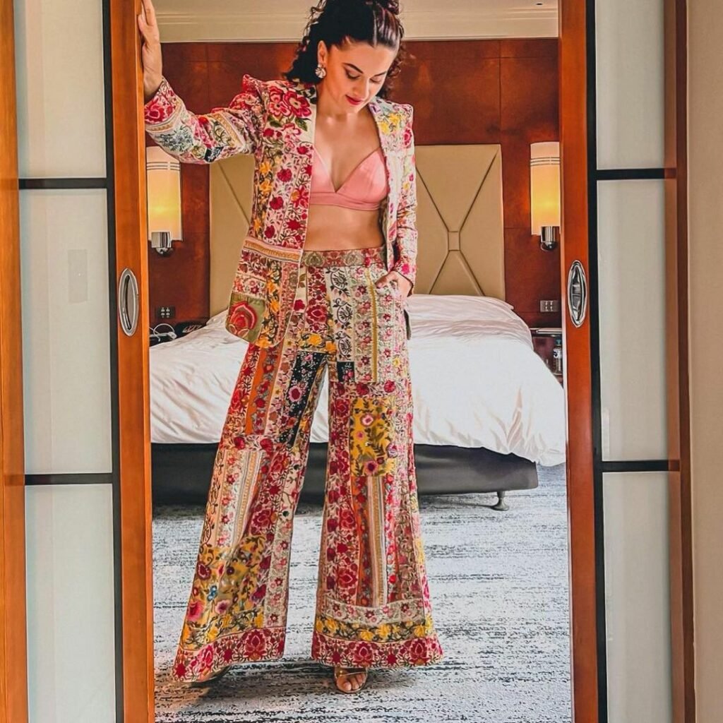 Taapsee Pannu : మత్తెక్కించే అందాలతో మెస్మరైజ్ చేస్తున్న ఢిల్లీ బ్యూటీ taapsee-pannu-latest-photoshoot-pics-trending-social-media
