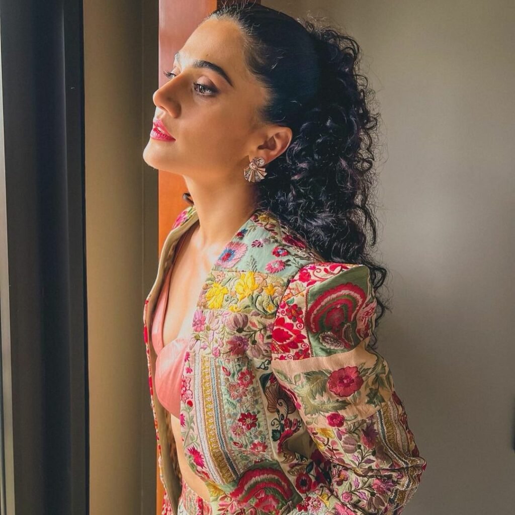 Taapsee Pannu : మత్తెక్కించే అందాలతో మెస్మరైజ్ చేస్తున్న ఢిల్లీ బ్యూటీ taapsee-pannu-latest-photoshoot-pics-trending-social-media