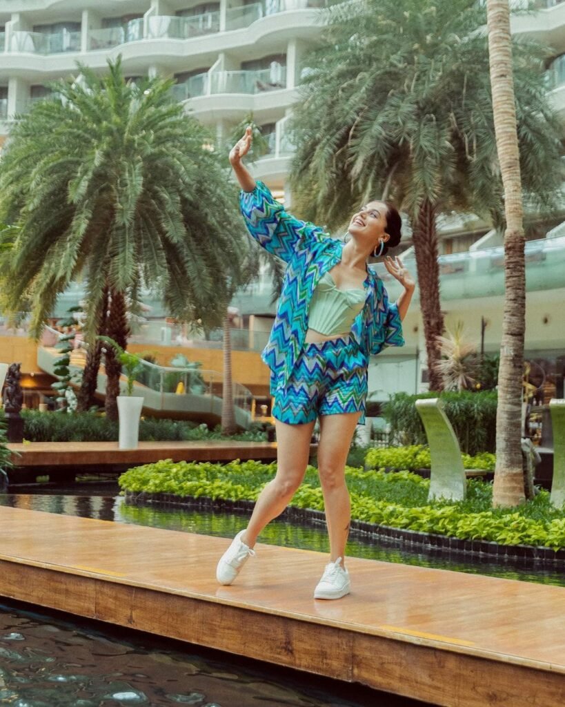 Taapsee Pannu : మత్తెక్కించే అందాలతో మెస్మరైజ్ చేస్తున్న ఢిల్లీ బ్యూటీ taapsee-pannu-latest-photoshoot-pics-trending-social-media