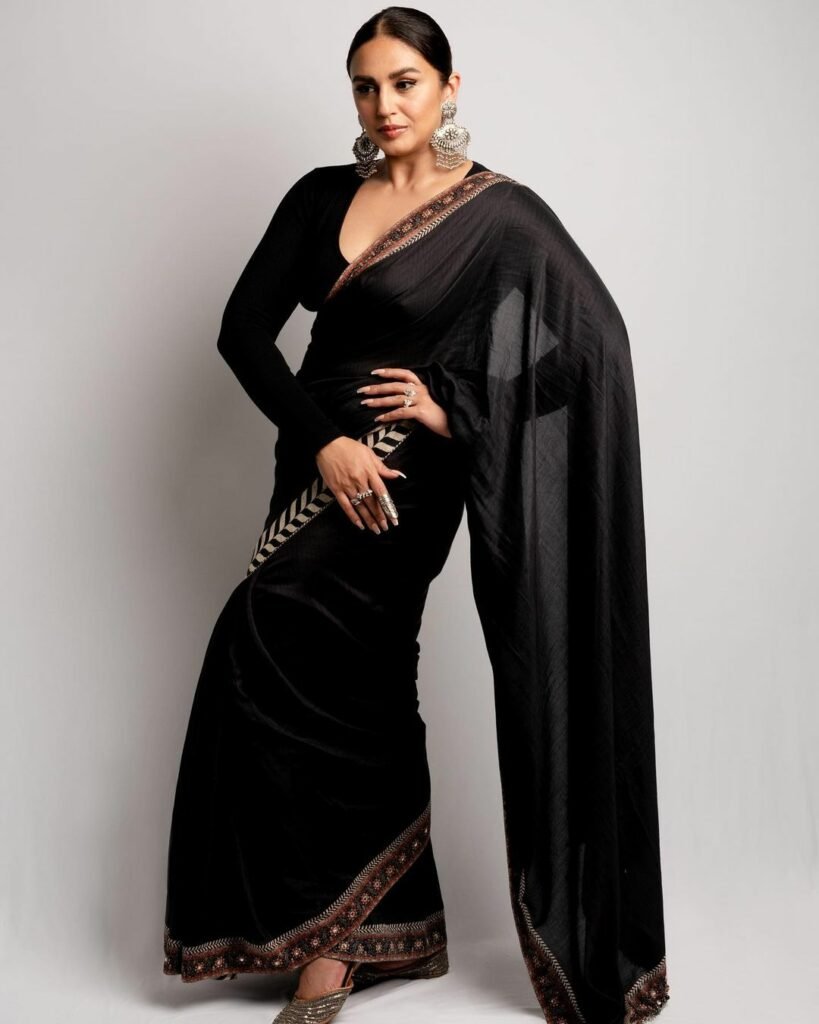 Huma Qureshi : ఈ చీర ధర రూ.37 వేలు..ప్రత్యేకత ఏమిటో తెలుసా ? huma-qureshi-classic-black-out-fit-for-awards-function