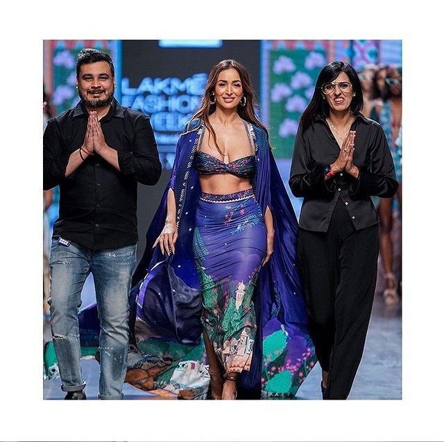 Malaika Arora : టైట్ఫిట్ డ్రెస్తో పిచ్చెక్కిస్తోంది 3 malaika-arora-trending-glamours-outfit-at-lakme-fashion-week