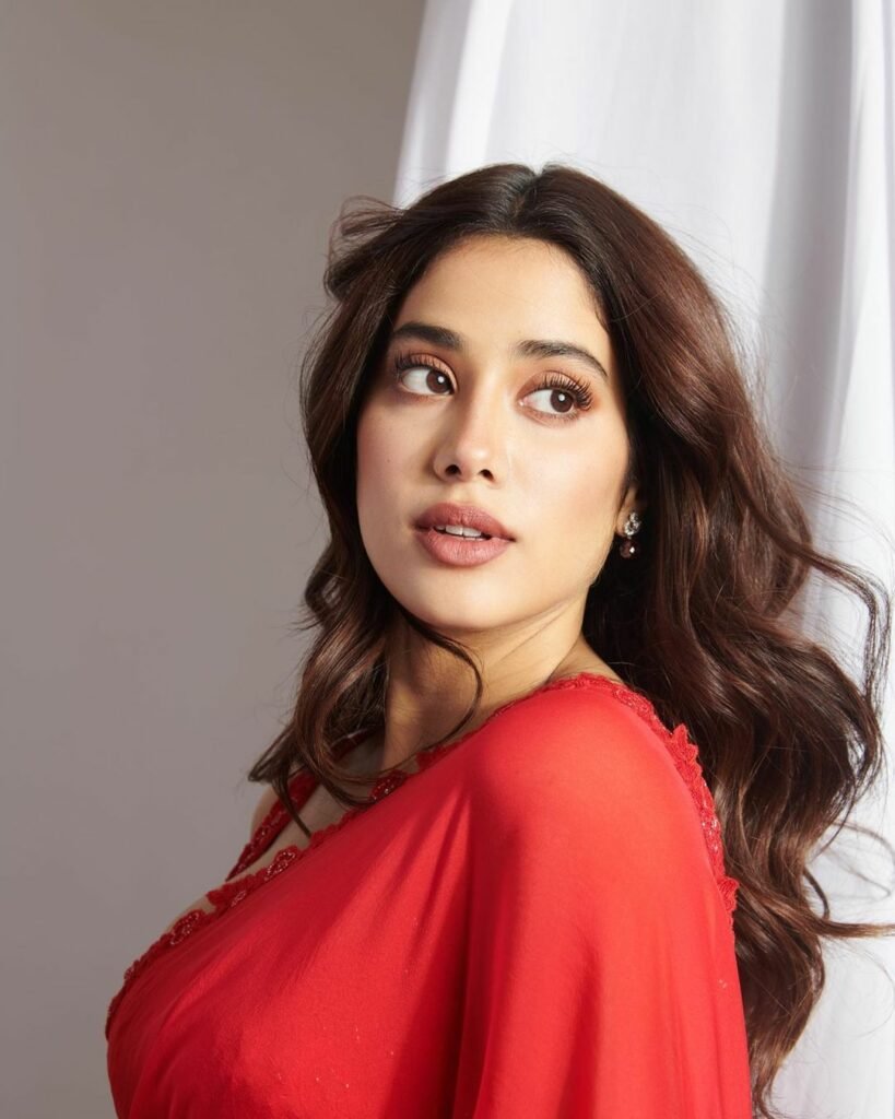 Janhavi Kapoor : ఇంటర్నెట్ ను షేక్ చేస్తున్న హాట్ పిక్స్ 7 janhavi-kapoor-trending-latest-glamours-pics-in-internet