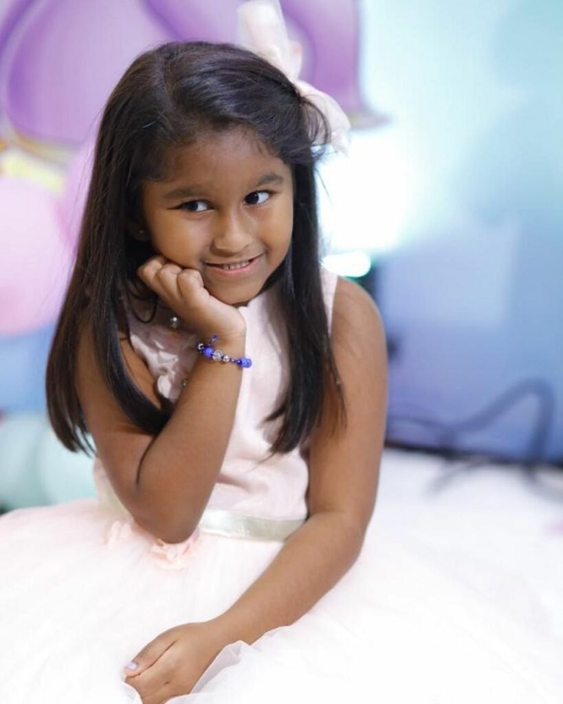 Sunny Leone : బోల్డ్ స్టారే ఆ పనిలో సూపర్ స్టార్ 3 sunny-leone-trending-candid-photos-of-sunny-leone-daughter-birthday