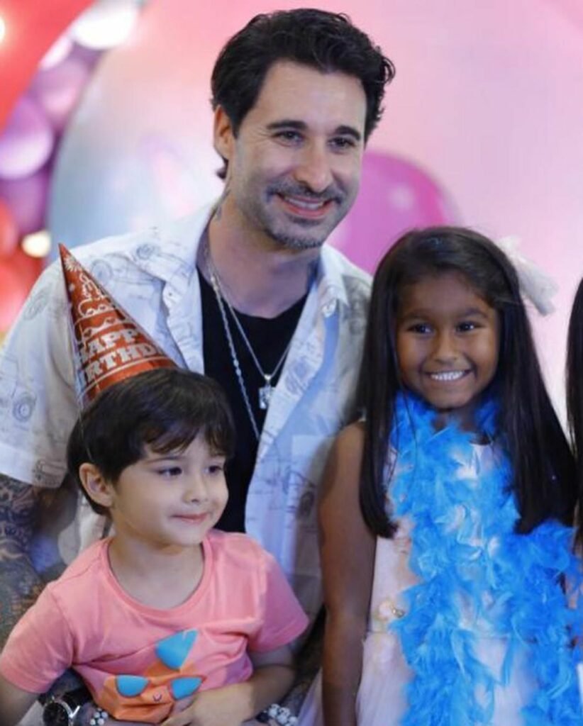 Sunny Leone : బోల్డ్ స్టారే ఆ పనిలో సూపర్ స్టార్ 4 sunny-leone-trending-candid-photos-of-sunny-leone-daughter-birthday