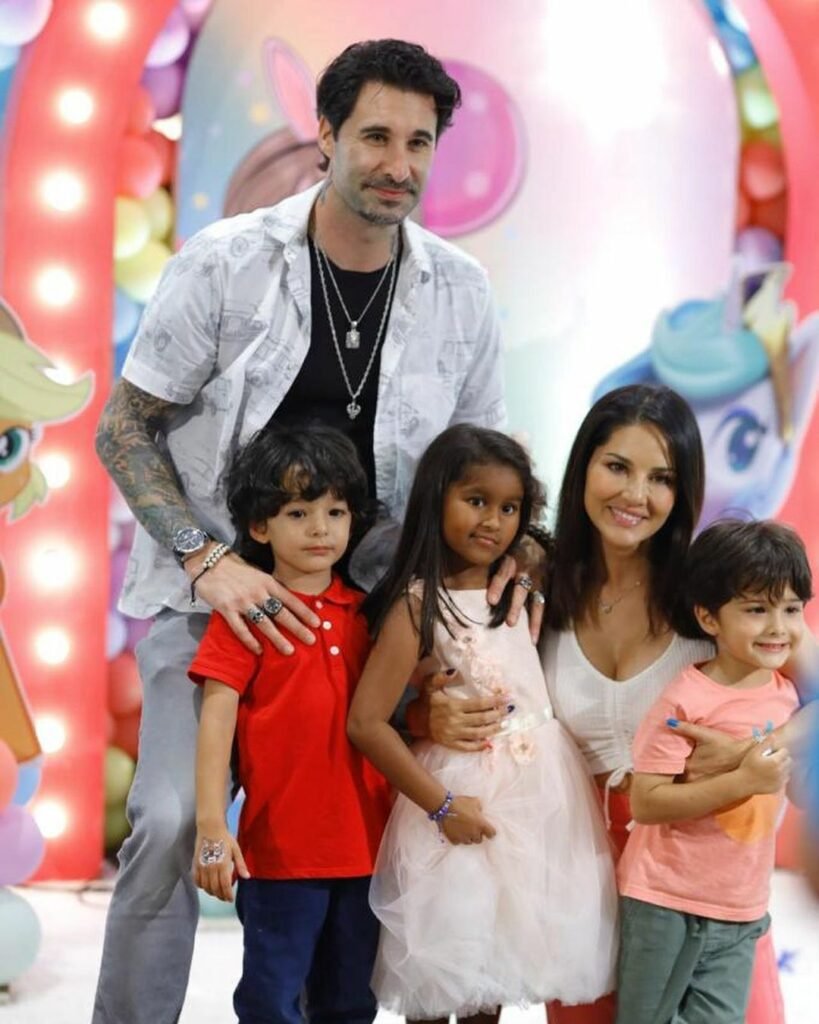 Sunny Leone : బోల్డ్ స్టారే ఆ పనిలో సూపర్ స్టార్ 2 sunny-leone-trending-candid-photos-of-sunny-leone-daughter-birthday