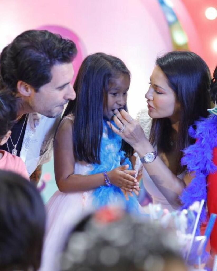 Sunny Leone : బోల్డ్ స్టారే ఆ పనిలో సూపర్ స్టార్ 5 sunny-leone-trending-candid-photos-of-sunny-leone-daughter-birthday