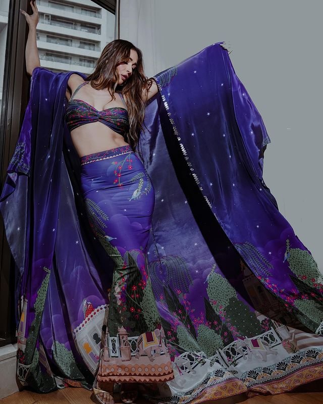 Malaika Arora : టైట్ఫిట్ డ్రెస్తో పిచ్చెక్కిస్తోంది malaika-arora-trending-glamours-outfit-at-lakme-fashion-week