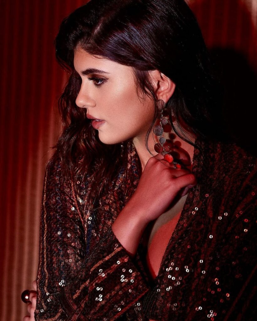 Sanjana Sanghi : బోల్డ్ ఫోటో షూట్ తో మైండ్ బ్లాక్ చేస్తున్న బ్యూటీ 2 sanjana-sanghi-trending-glamours-photo-shoot-pics