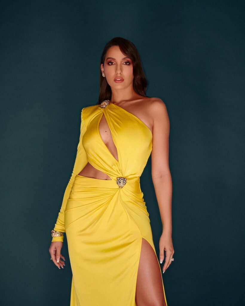 Nora Fatehi : కత్తిరించిన డ్రెస్లోనూ కత్తిలా కనిపిస్తున్న హాట్ బ్యూటీ 4 nora-fatehi-trending-glamours-cutout-yellow-dress