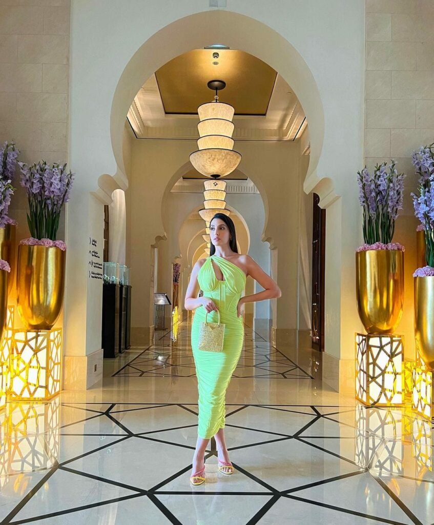 Nora Fatehi : కత్తిరించిన డ్రెస్లోనూ కత్తిలా కనిపిస్తున్న హాట్ బ్యూటీ nora-fatehi-trending-glamours-cutout-yellow-dress