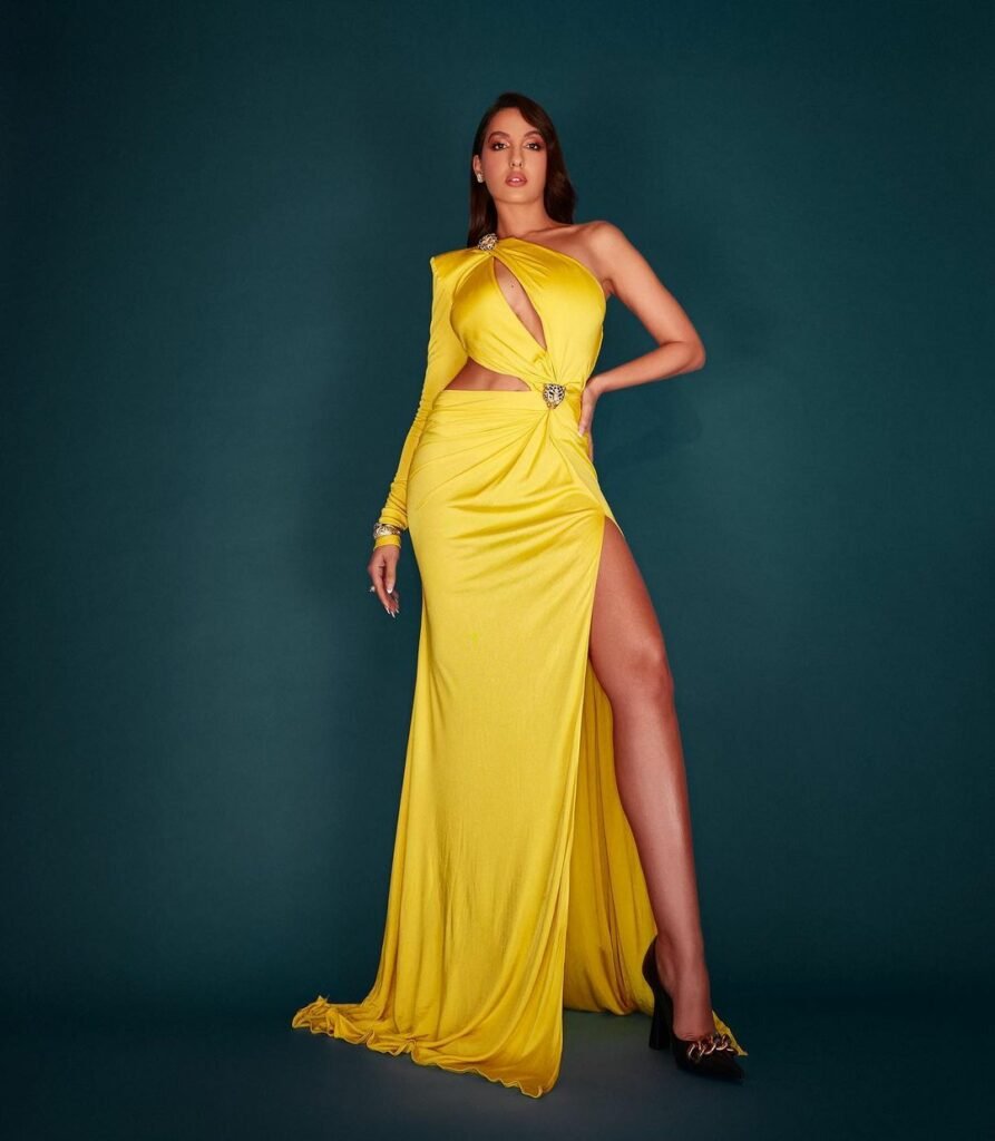 Nora Fatehi : కత్తిరించిన డ్రెస్లోనూ కత్తిలా కనిపిస్తున్న హాట్ బ్యూటీ nora-fatehi-trending-glamours-cutout-yellow-dress