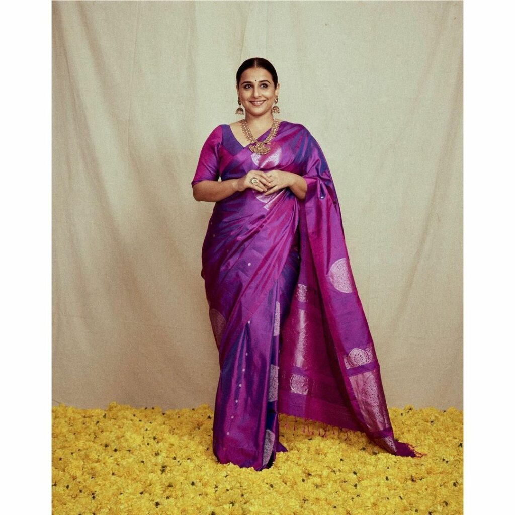 Vidya Balan : డర్టీ పిక్చర్లో అలా..ఇప్పుడు ఇలా ఆమె రూటే సపరేటు vidya-balan-trending-glamours-traditional-ethnic-silk-saree-pics