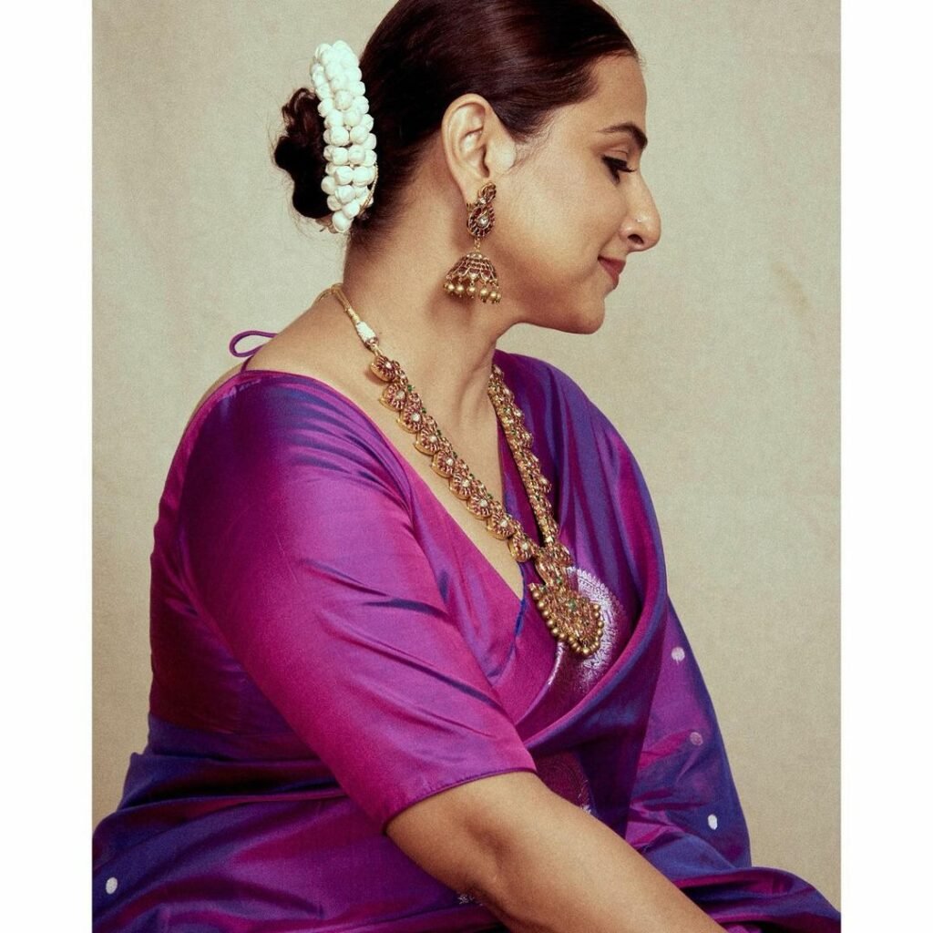 Vidya Balan : డర్టీ పిక్చర్లో అలా..ఇప్పుడు ఇలా ఆమె రూటే సపరేటు vidya-balan-trending-glamours-traditional-ethnic-silk-saree-pics