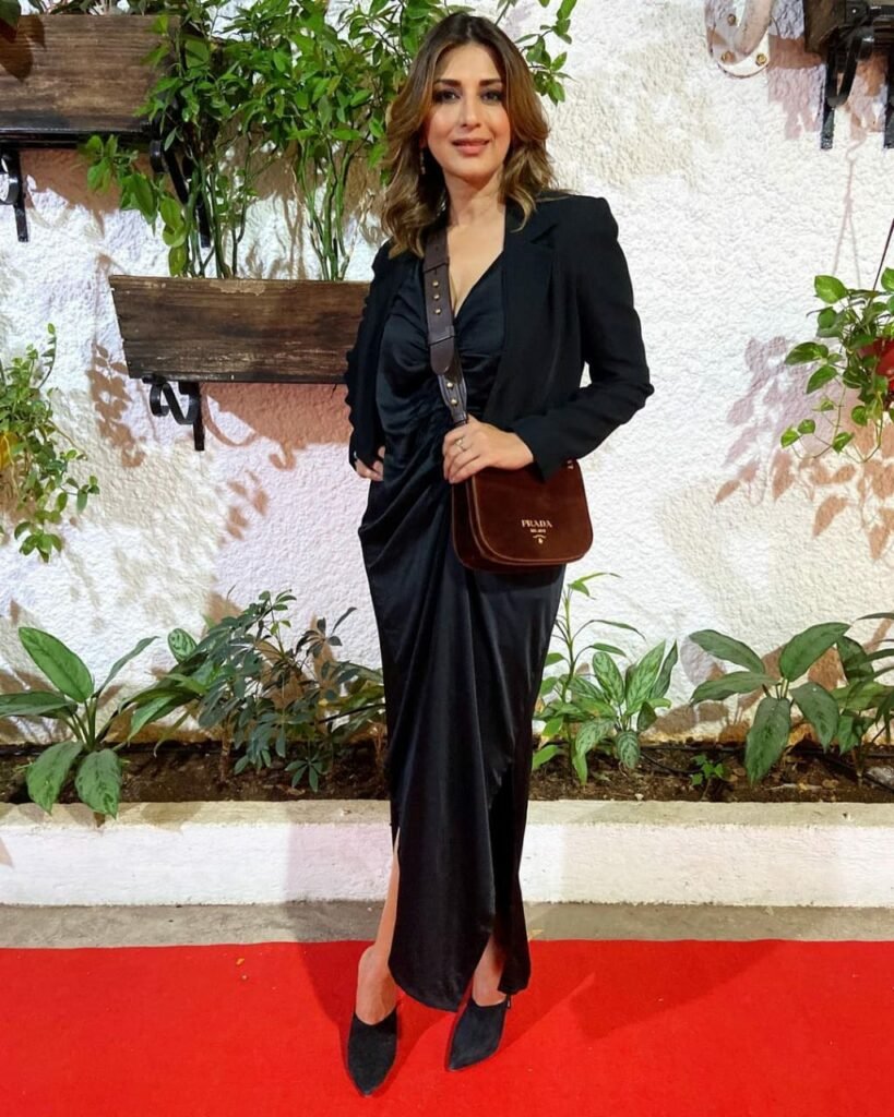 Sonali Bendre : క్యాన్సర్ను జయించి కత్తిలా మారిన మహేష్ హీరోయిన్ 5 sonali-bendre-mesmerising-looks-trending-in-social-media