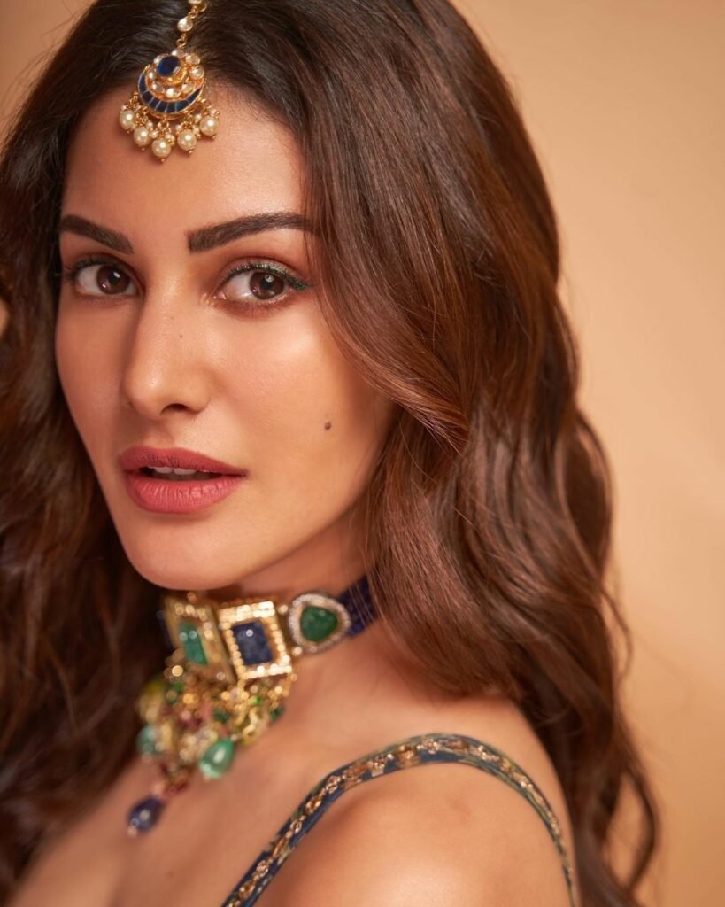 Amyra Dastur : అట్టా సూడకే...పిచ్చెక్కుతోంది యూత్కే amyra-dastur-trending-glamours-lehenga-set-pics