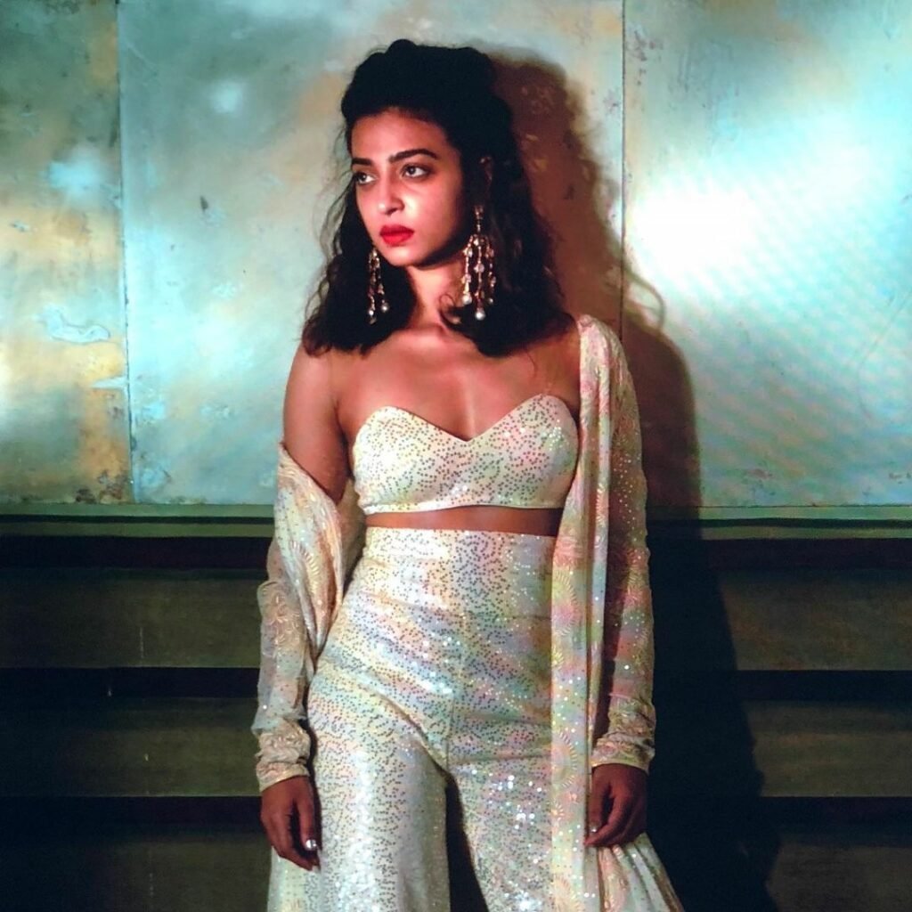 Radhika Apte : ఫ్యాషన్ విషయంలో తగ్గేదేలే అంటున్న బోల్డ్ స్టార్ radhika-apte-looks-super-glamours-in-purple-colour-coord-set