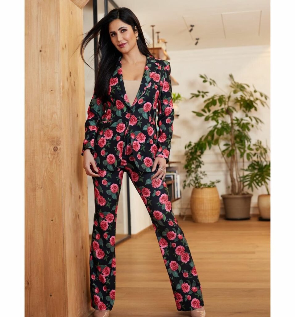 Katrina Kaif : పెళ్లైన తర్వాత ఇదే మొదటిసారి katrina-kaif-phone-bhoot-trailer-launch-in-chic-power-suit