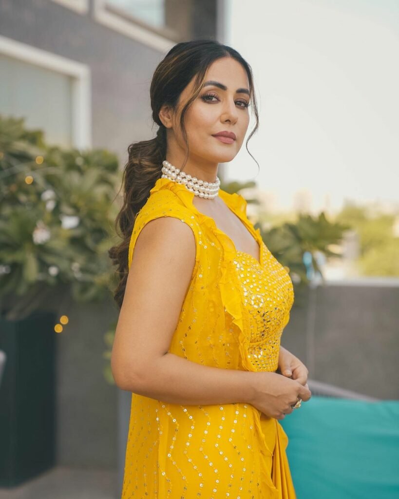 Hina Khan : కలర్ఫుల్ అవుట్ఫిట్తో కత్తిలా మెరుస్తోంది hina-khan-trending-chic-yellow-cape-dothi-style-skirt-pics