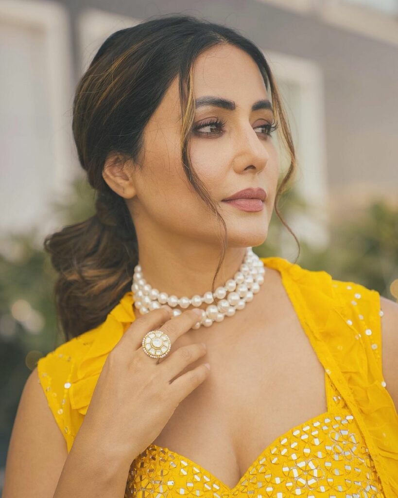 Hina Khan : కలర్ఫుల్ అవుట్ఫిట్తో కత్తిలా మెరుస్తోంది 2 hina-khan-trending-chic-yellow-cape-dothi-style-skirt-pics