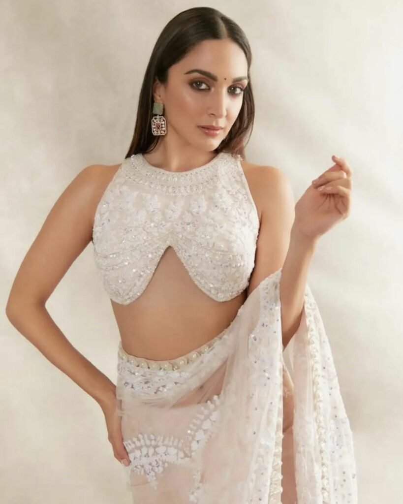 Kiara Advani : తెల్ల చీరతో చెమటలు పట్టిస్తోంది kiara-advani-latest-trending-glamours-ethnic-white-saree-pics