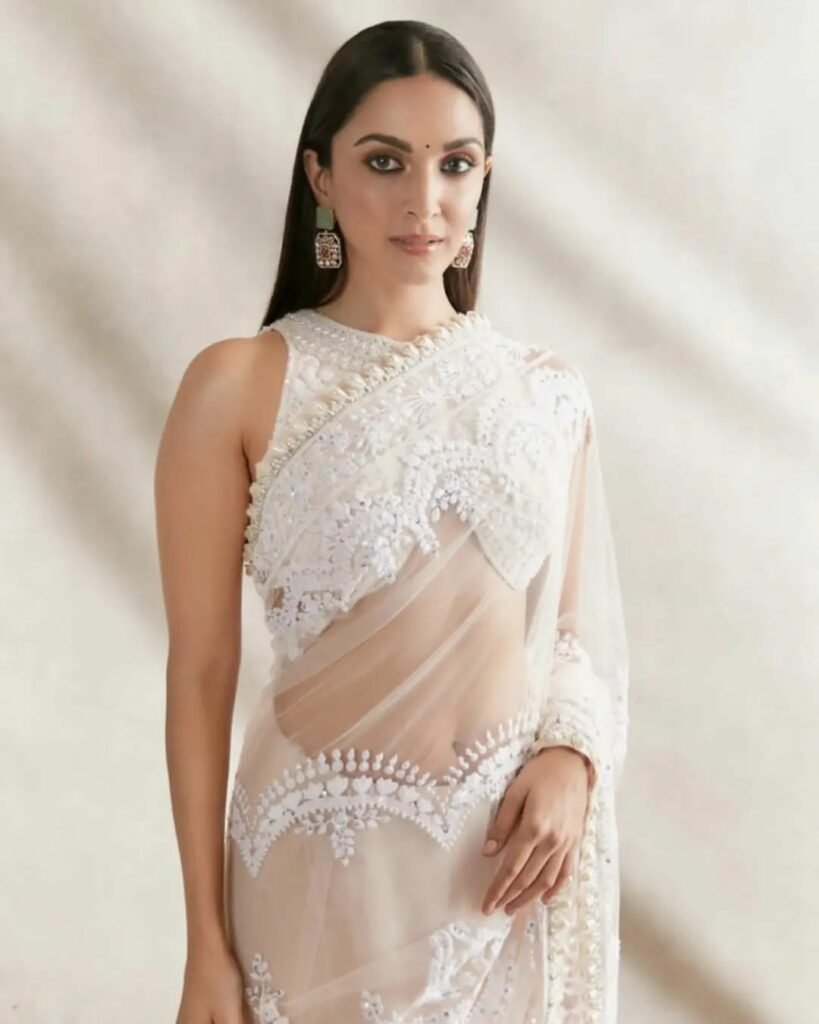 Kiara Advani : తెల్ల చీరతో చెమటలు పట్టిస్తోంది kiara-advani-latest-trending-glamours-ethnic-white-saree-pics