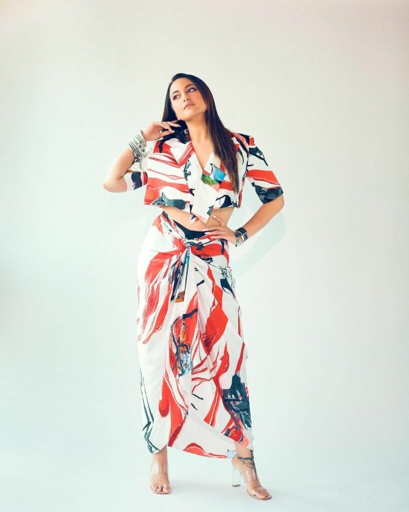 Sonakshi Sinha : లుంగీ కట్టిన xxl బ్యూటీ 2 sonakshi-sinha-trending-latest-dovathi-style-out-fit-photo-shoot-stills