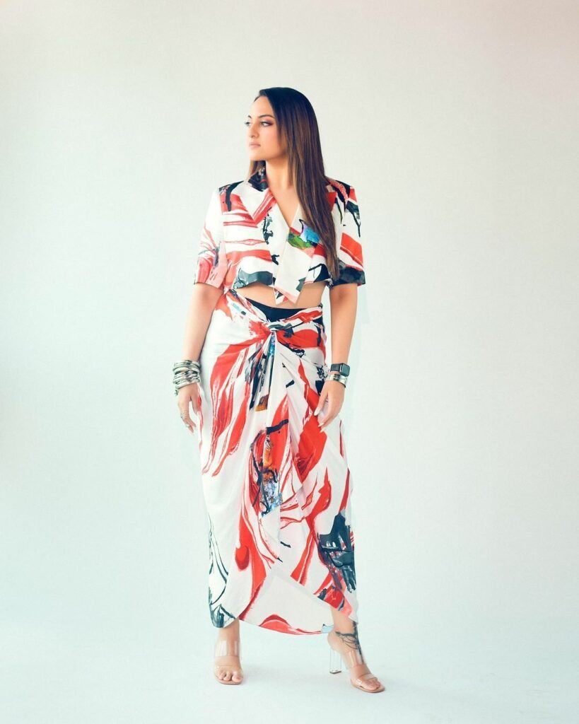 Sonakshi Sinha : లుంగీ కట్టిన xxl బ్యూటీ 3 sonakshi-sinha-trending-latest-dovathi-style-out-fit-photo-shoot-stills