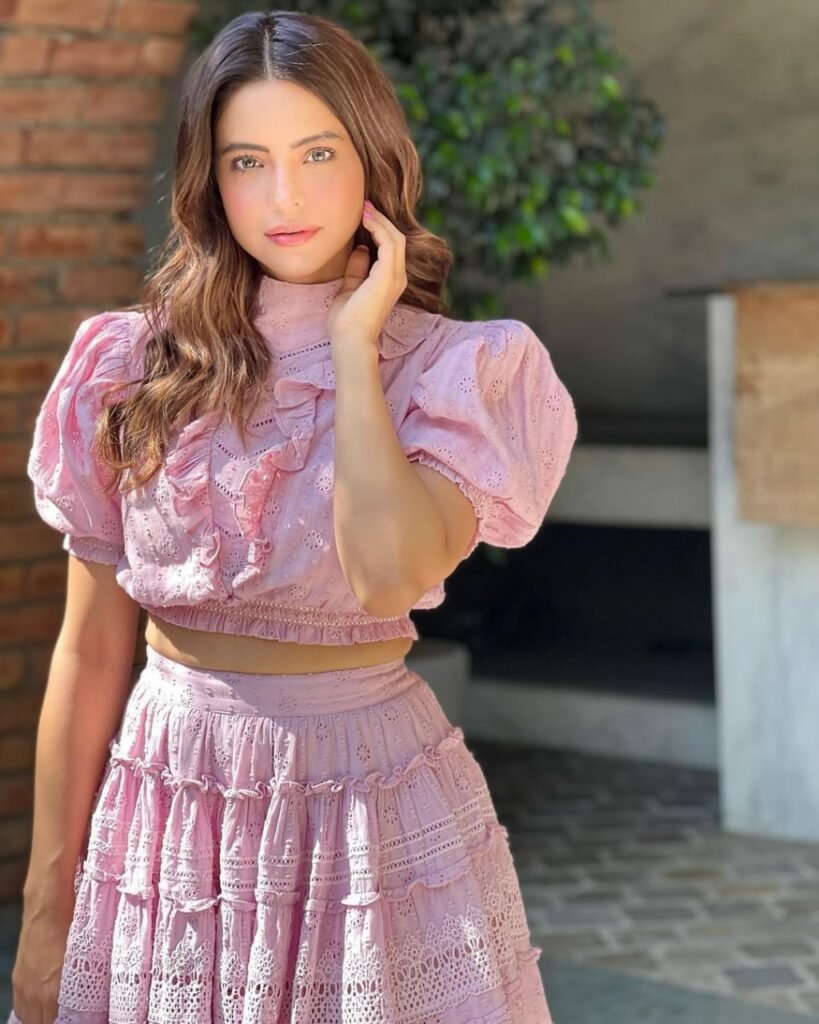 Aamna Sharif : కళ్ళు చెదిరే అందాల భంగిమలు aamna-sharif-latest-glamours-outfits-trending