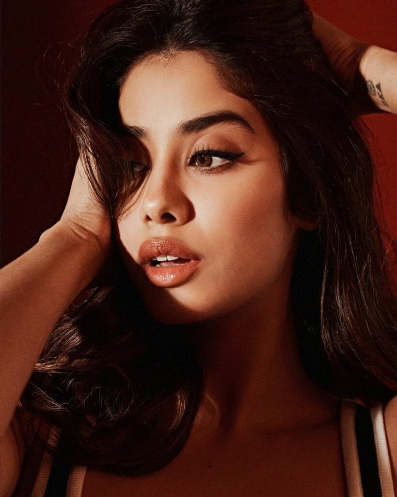 Janhvi kapoor : చిన్నదైనా ఆ విషయంలో మహా ముదురు 5 janhvi-kapoor-figure-hugging-bodycon-dress-firing-internet
