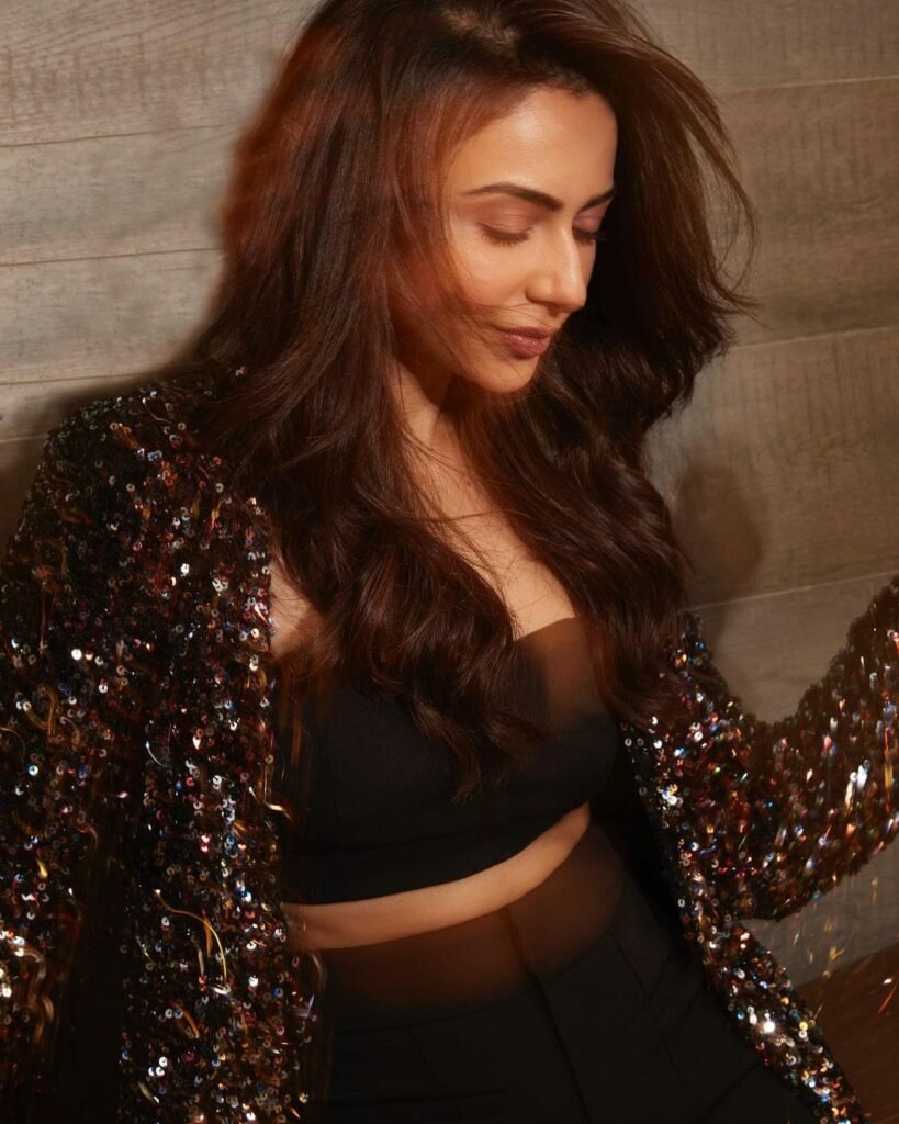 Rakul Preet Singh : బ్లాక్ అండ్ వైట్లో బొమ్మ సూపర్ 3 rakul-preet-singh-black-and-white-fashion-for-movie-promotion