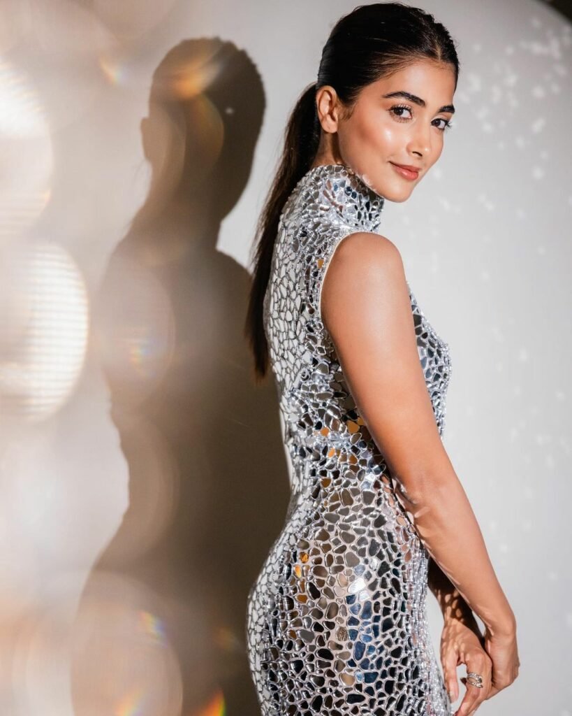 Pooja Hegde : అద్దాల గౌనులో అందాల భంగిమలు 2 pooja-hegde-trending-latest-glamours-looks-in-trasparent-glass-outfit