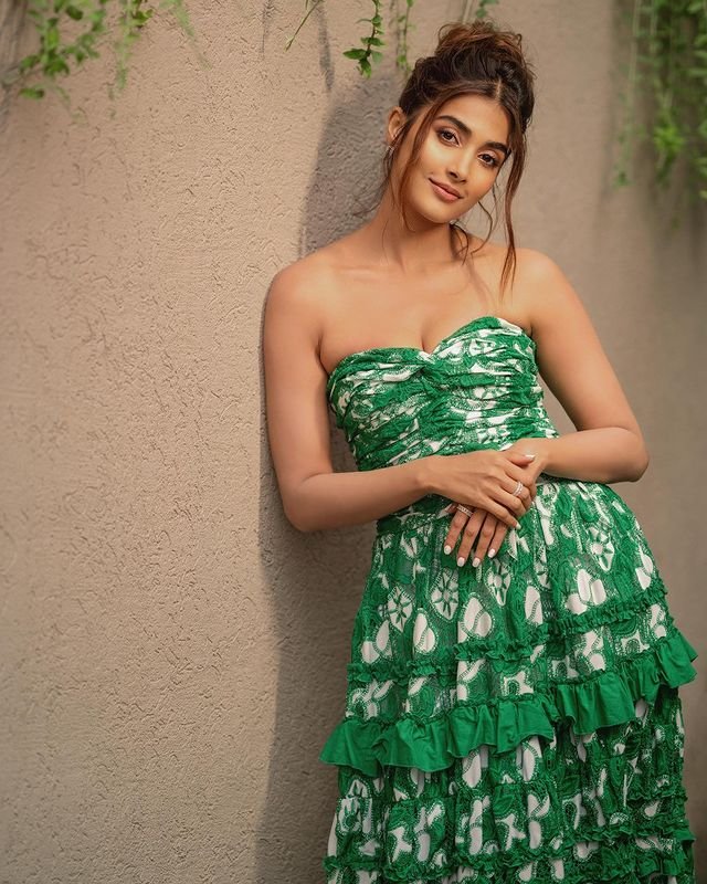 Pooja Hegde : అద్దాల గౌనులో అందాల భంగిమలు 5 pooja-hegde-trending-latest-glamours-looks-in-trasparent-glass-outfit