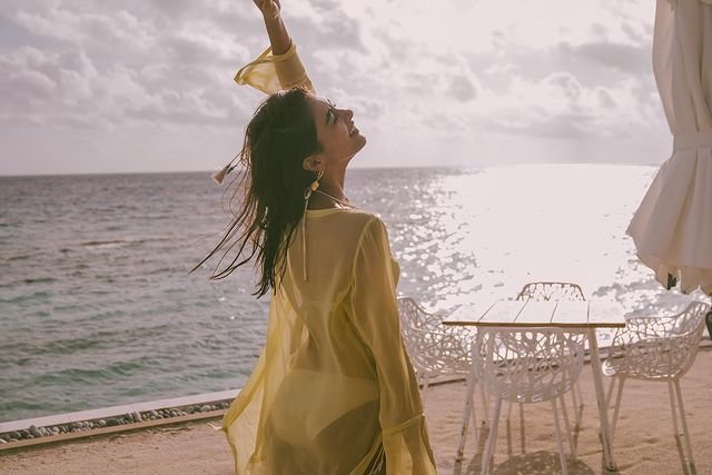 Pooja Hegde : కాలి నొప్పితో బాధపడుతున్నా..ఆ పని ఆపడం లేదు 7 pooja-hegde-glamours-looks-in-golden-bodycon-gown