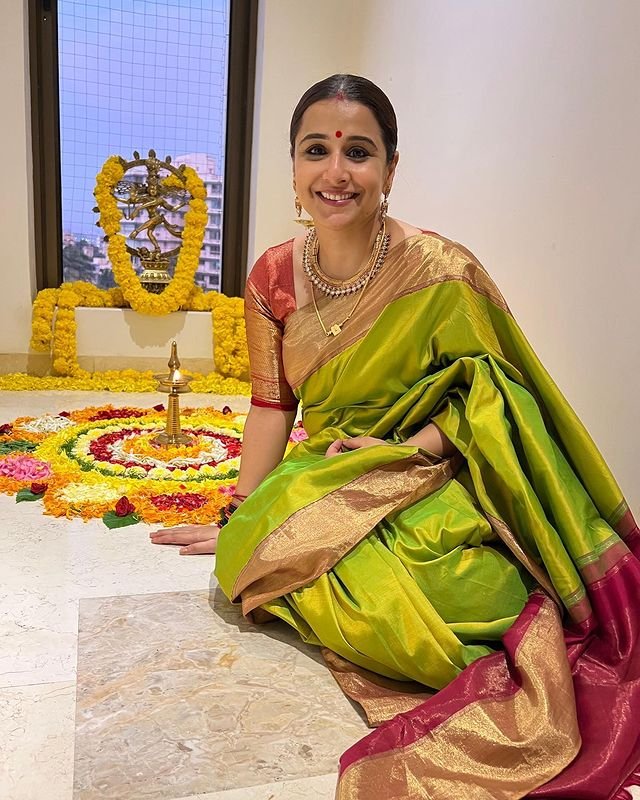 Vidya Balan : చీరకట్టుతో కనికట్టు చేస్తున్న డర్టీ పిక్చర్ హీరోయిన్ vidya-balan-inspiring-diwali-festive-fashion-with-silk-saree