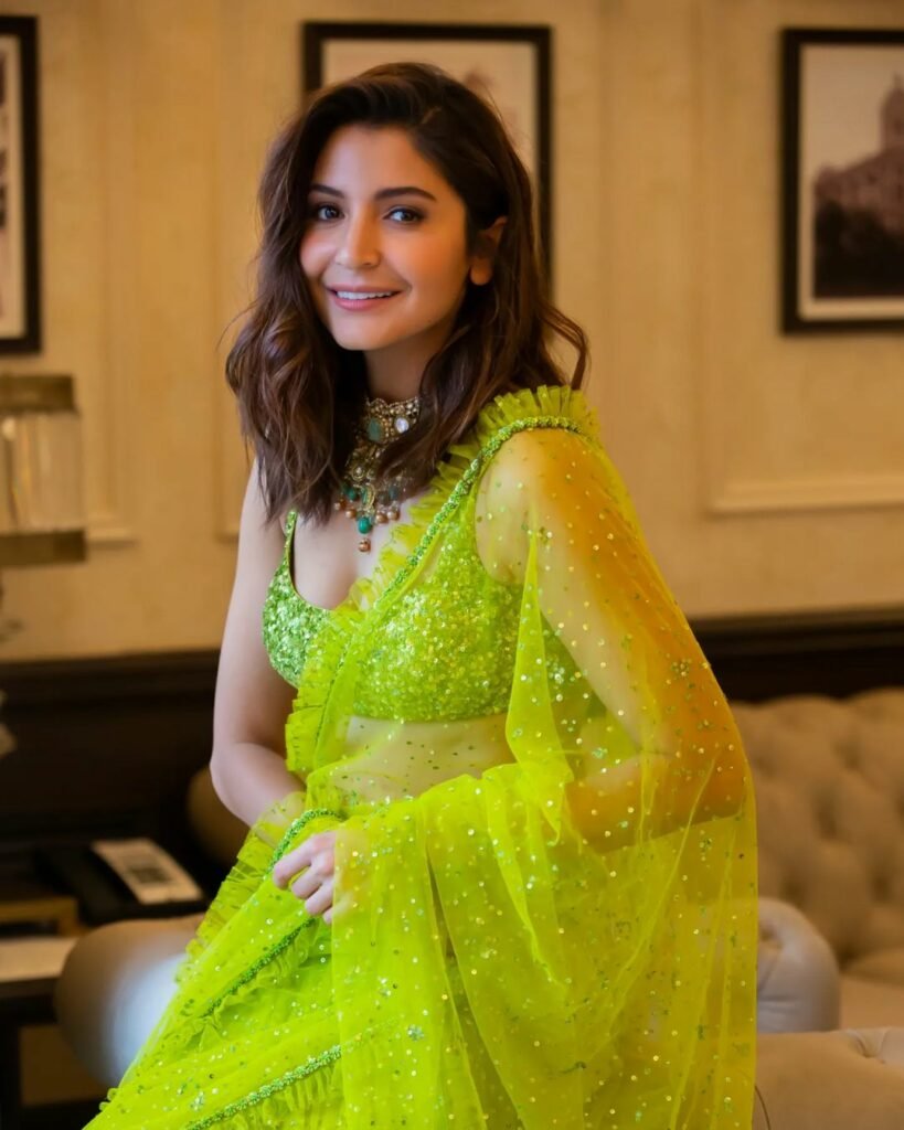 Anushka Sharma : ఆకుపచ్చని చీరతో అందాలు పరుస్తున్న స్టార్ క్రికెటర్ భార్య 2 anushka-sharma-glamours-looks-in-see-through-green-sareeks-in-see-through-green-saree