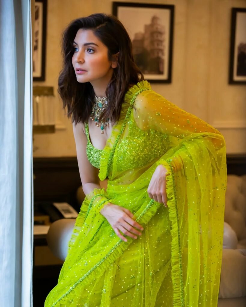 Anushka Sharma : ఆకుపచ్చని చీరతో అందాలు పరుస్తున్న స్టార్ క్రికెటర్ భార్య anushka-sharma-glamours-looks-in-see-through-green-sareeks-in-see-through-green-saree