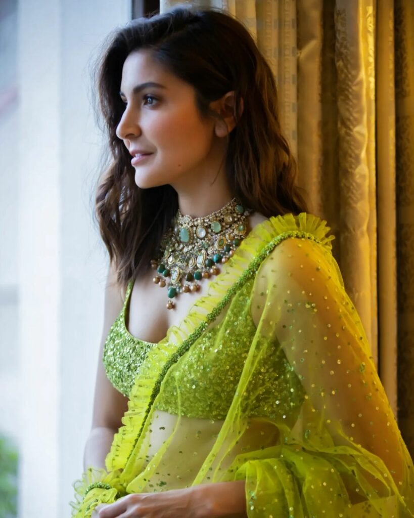 Anushka Sharma : ఆకుపచ్చని చీరతో అందాలు పరుస్తున్న స్టార్ క్రికెటర్ భార్య anushka-sharma-glamours-looks-in-see-through-green-sareeks-in-see-through-green-saree