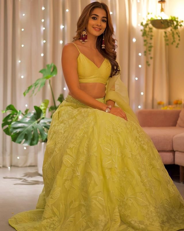 Pooja Hegde : నిమ్మపండు డ్రెస్సులో సీక్రెట్ అందాల విందు pooja-hegde-glamours-looks-in-fresh-lime-lehenga-set-fires-internet