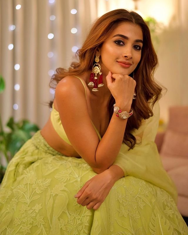 Pooja Hegde : నిమ్మపండు డ్రెస్సులో సీక్రెట్ అందాల విందు pooja-hegde-glamours-looks-in-fresh-lime-lehenga-set-fires-internet