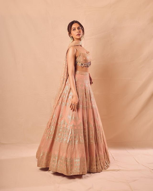 Rakul Preet Singh : మత్తెక్కిస్తున్న రకుల్ లెహెంగా అందాలు 3 rakul-preet-singh-glamours-looks-in-gorgeous-lehenga-set