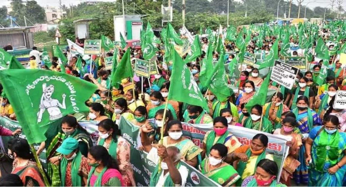 political: అమరావతి రైతులకు పోటీగా ఏపీలో మరో పాదయాత్ర..!? 2 amaravati padayatra