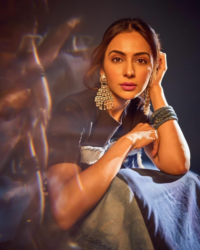 Rakul Preet Singh : స్టైలిష్ స్టార్ అనిపించుకుంటున్న రకుల్ 2 rakul-preet-singh-stunning-looks-in-trendy-lehenga-set