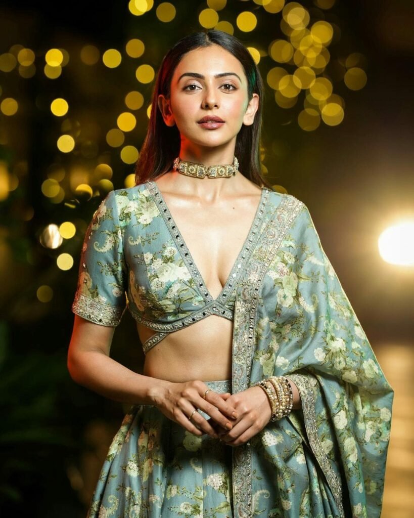 Rakul Preet Singh : స్టైలిష్ స్టార్ అనిపించుకుంటున్న రకుల్ 5 rakul-preet-singh-stunning-looks-in-trendy-lehenga-set