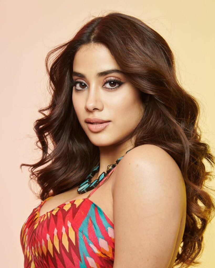 Janhvi Kapoor : సొగసు చూడతరమా! 4 Janhvi-kapoor-gorgeous-looks-in-red-lehenga-set